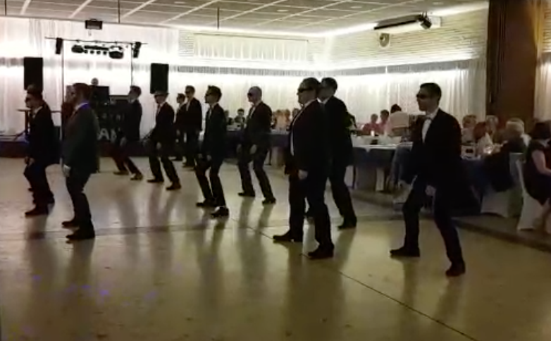 Auf dem Keglerball wurde sich in Schale geschmissen...