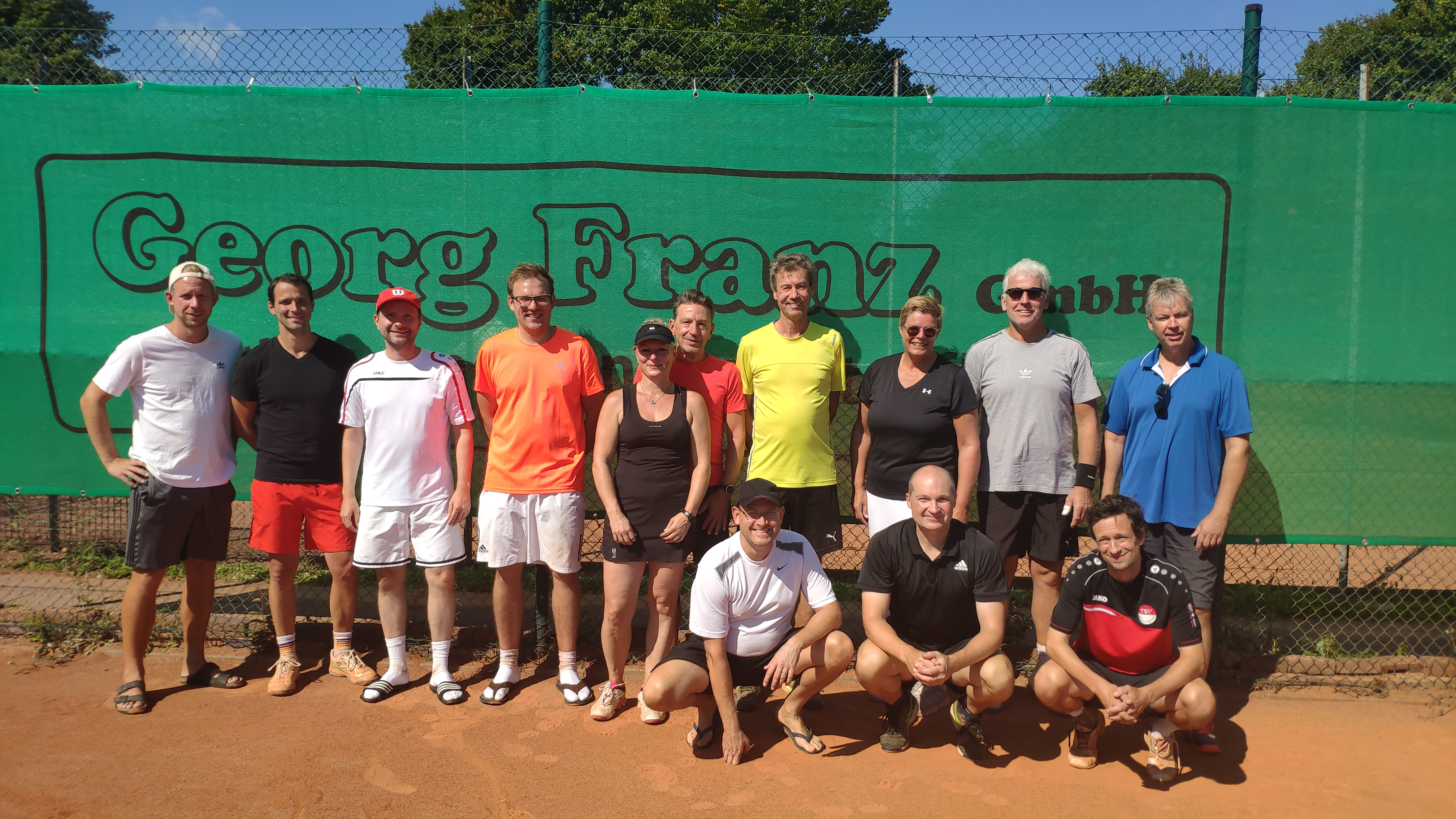 Von links nach rechts: Sören Zenke, Oliver Müller, Marcel Fröhlich, Georg Franz, Tanja Rokahr, Michael Rokahr, Andreas Czerny, Barbara Schieke, Frank Schieke, Dirk Hinrichs Vorne: Andre Paul, Martin Bittner, Stefan Friedrich